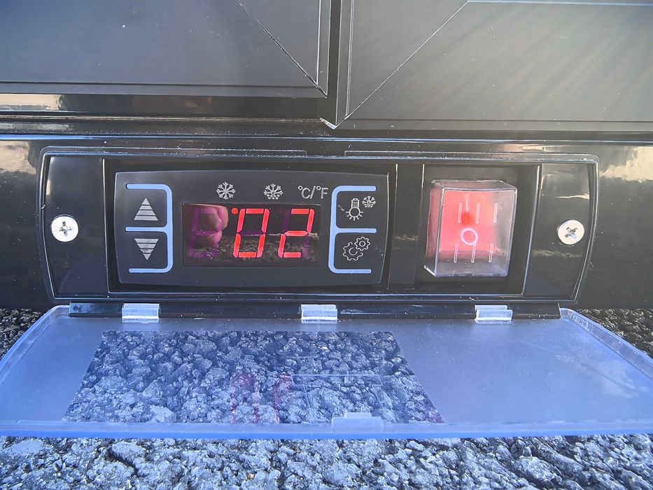 Хладилна витрина вертикална, 198 литра SC-198