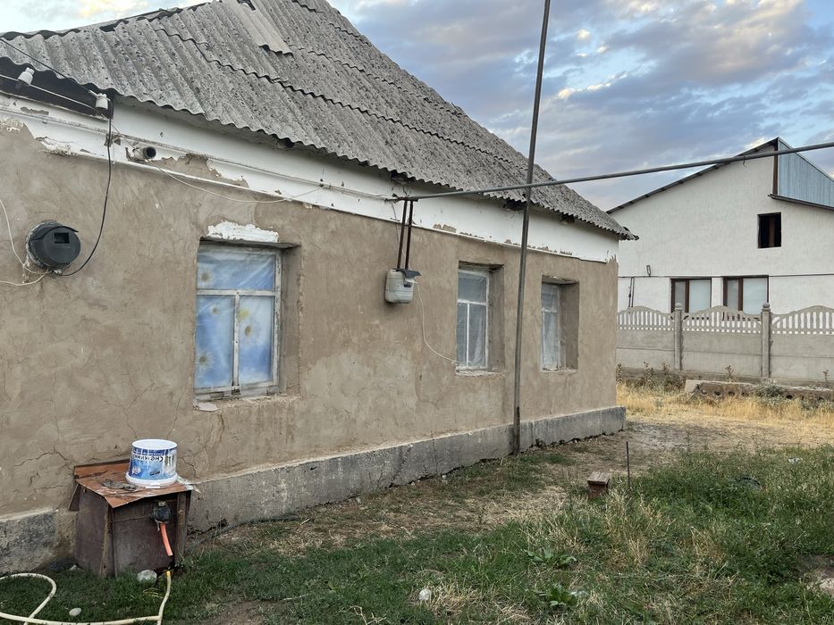 Үй сатылады тез арада. Бағасы 7млн келсімі бар.