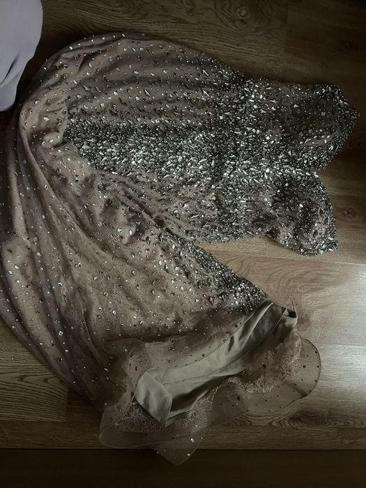 Рокля с камъни Loretti