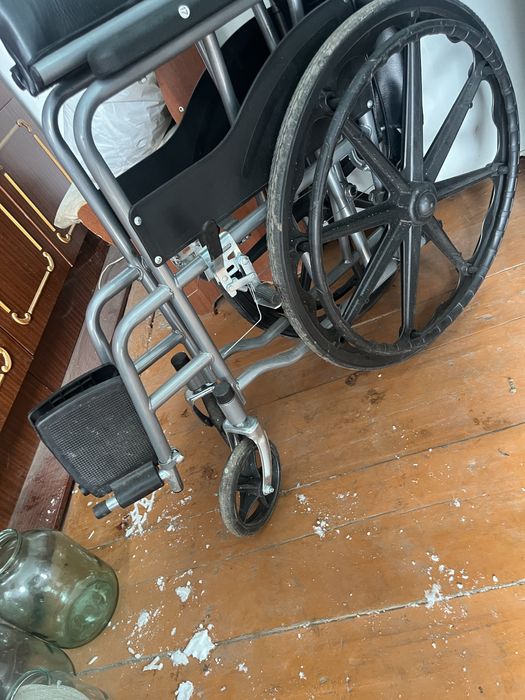 Продам инвалидное кресло