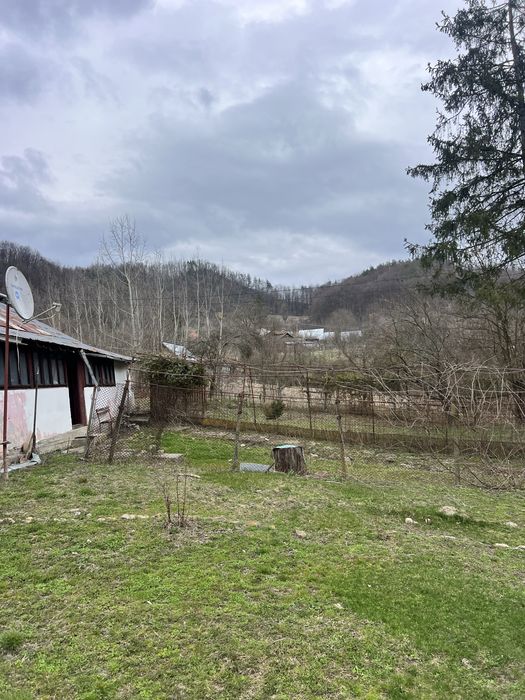 Casa cu teren de vânzare