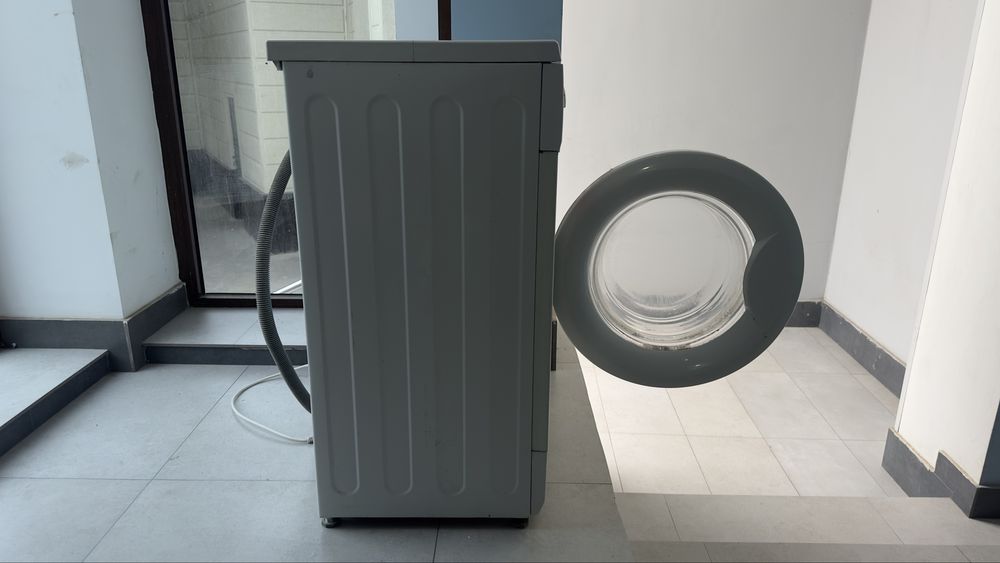 Автомат стиральная машина прадается состояние:хорошее модель LG 5 KG.