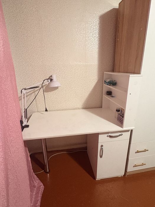 Маникююрный стол