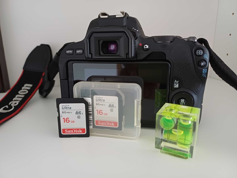 Aparat foto DSRL Canon EOS 200D WiFi