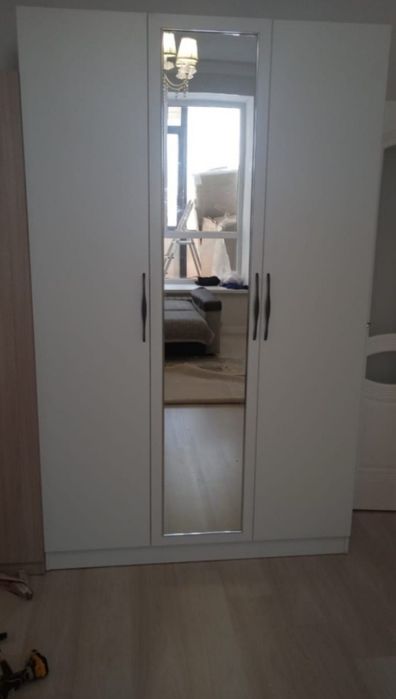 Шкаф белый продам