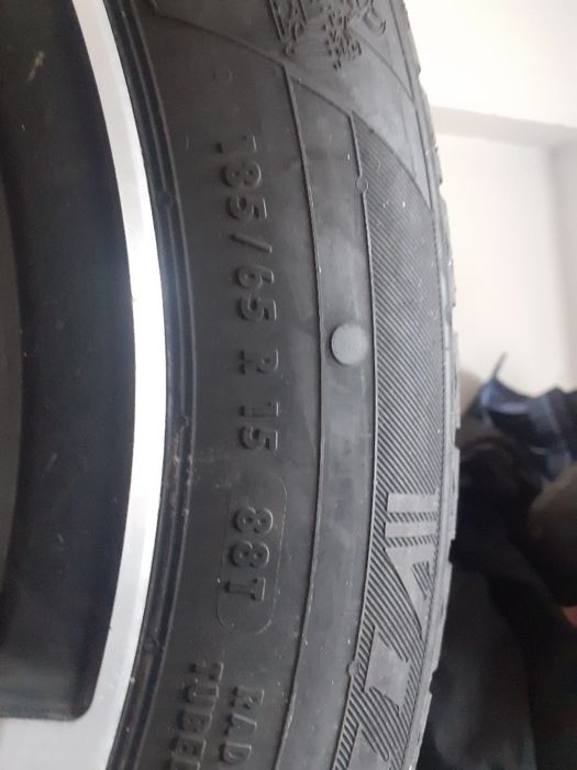 De vânzare 4 jante +4cauciucuri de vara stare foarte buna