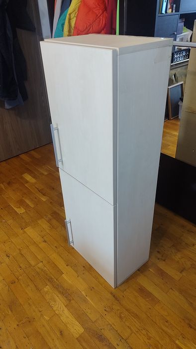 Dulap 2 uși culoare bej 110/40/25 
Înălțime/lățime/adân