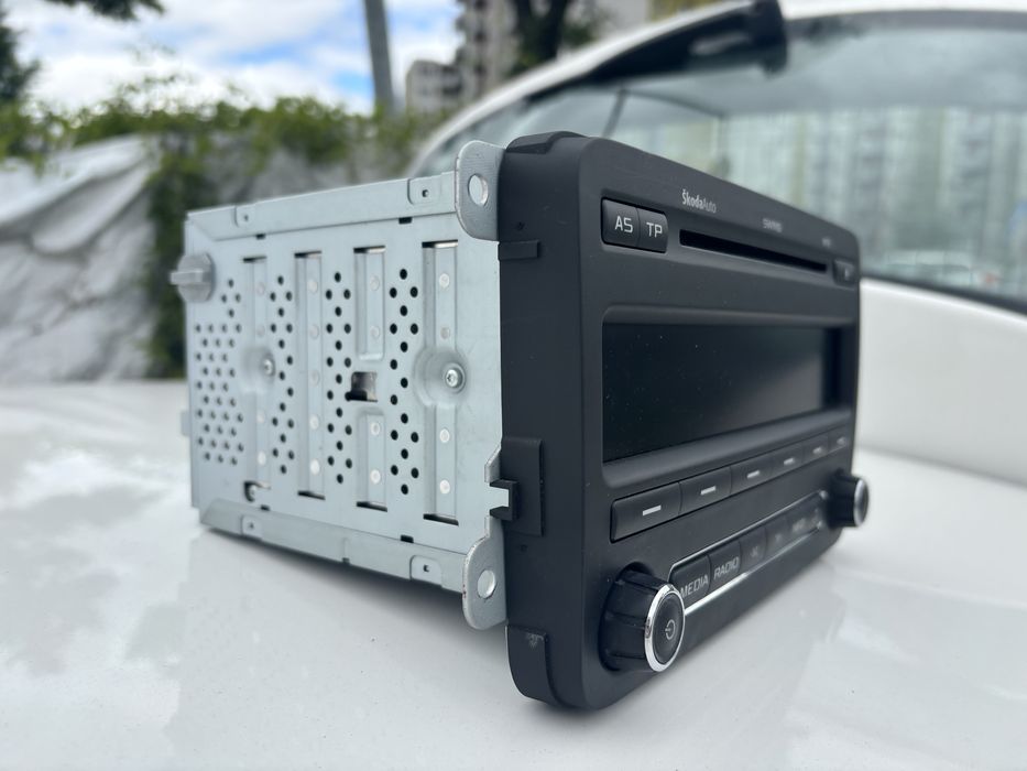 Radio CD player original Skoda Swing Mp3 pt Skoda Fabia Rapid Octavia