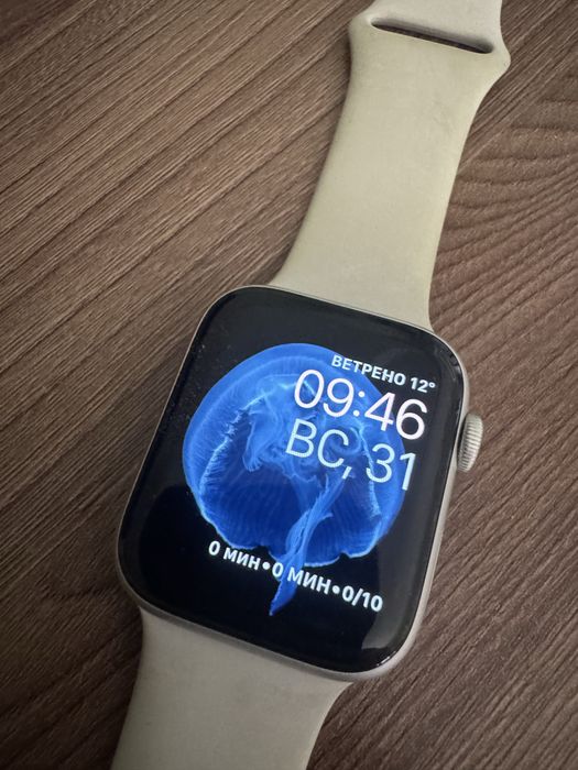 Продам часы apple waths SE