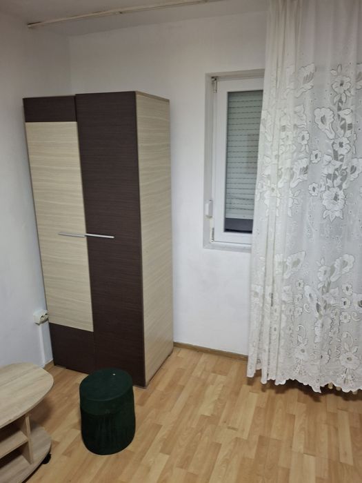 Închiriez garsoniera
