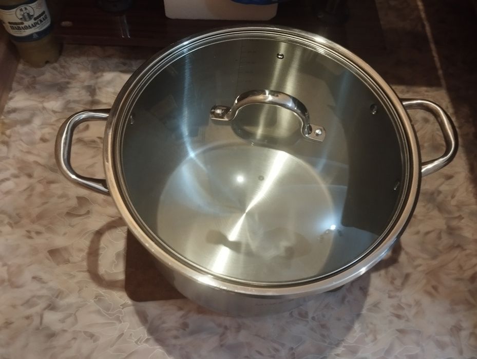 Продам новую  кастрюлю 23 л