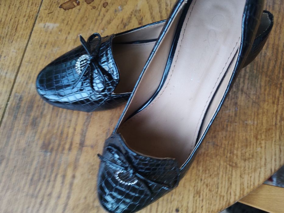 Дамски лачени обувки