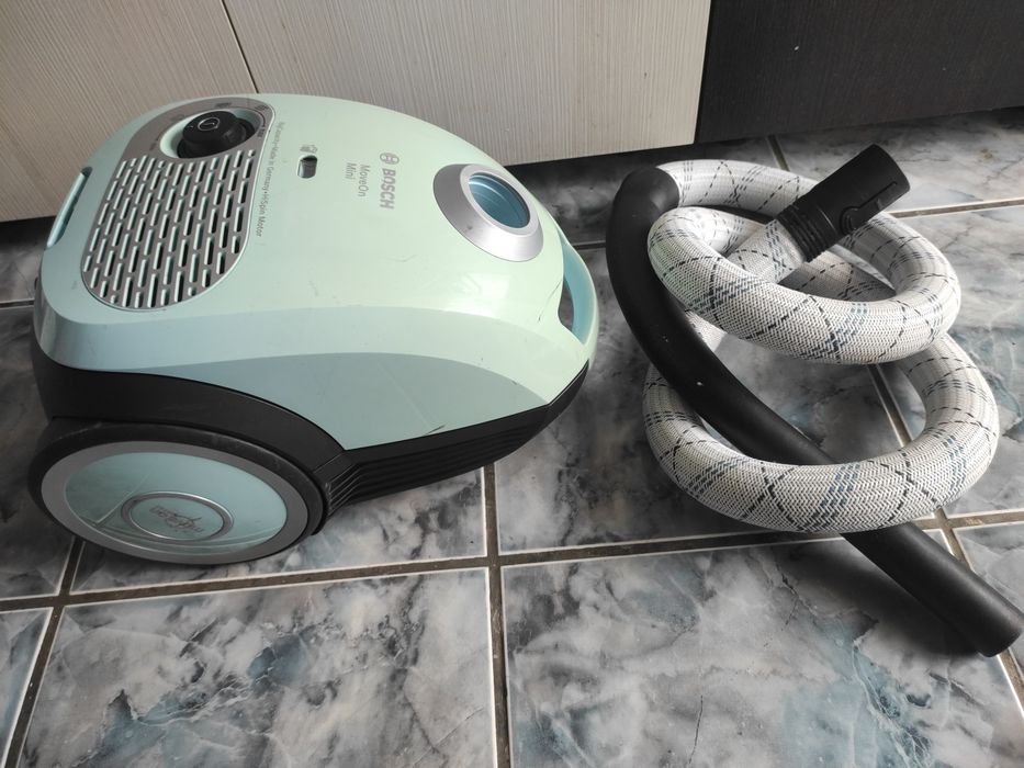 Aspirator Bosch cu sac în perfectă stare de funcționare. made in Germany ste aproape nou.