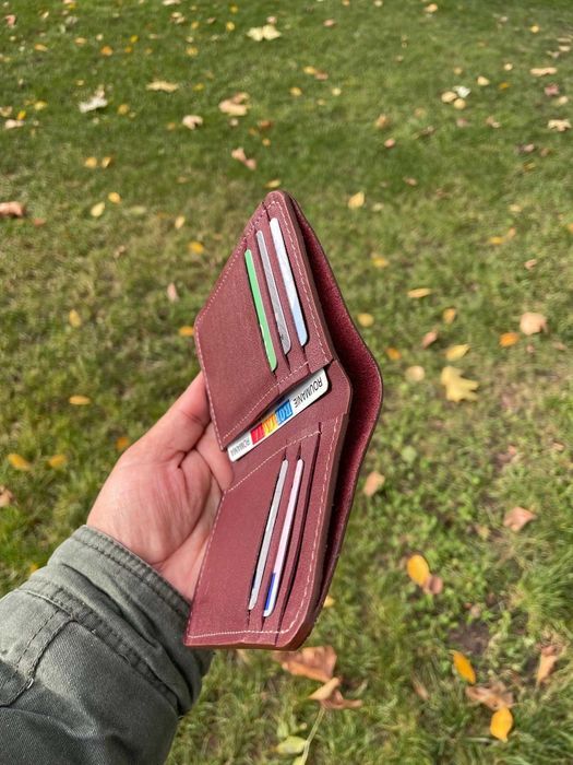 Portofele din piele naturala lucrate manual