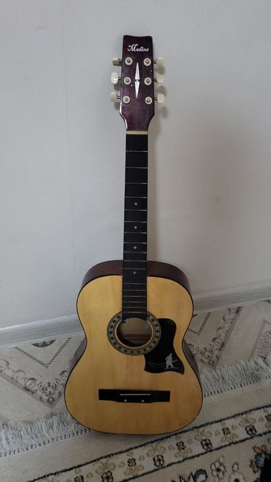 гитара с именем мадина