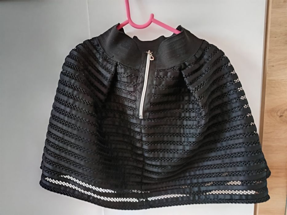 Черна пола с цип