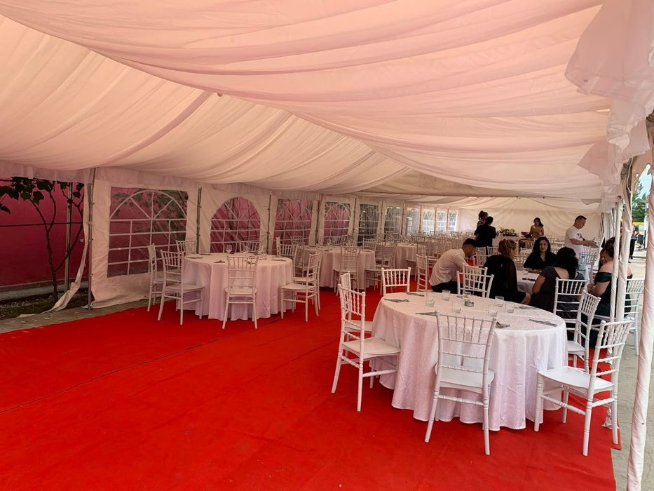 Corturi afacere la cheie