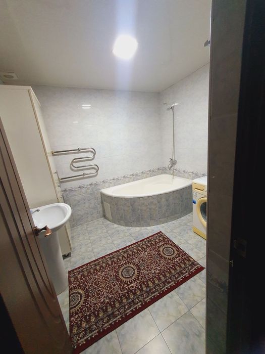 Uch qahramon xojiota,   hovli sotiladi