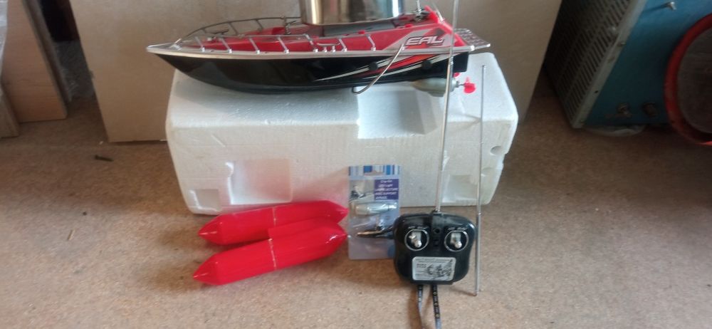 Катер радиоуправляемый