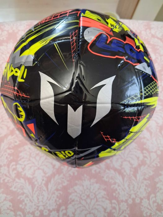 Футболна топка Адидас Меси