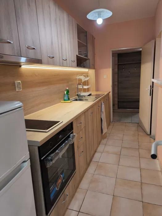 Дава се под наем Тристаен апартамент в Пловдив, Център - 100 кв.м за 475 € - Снимка #3