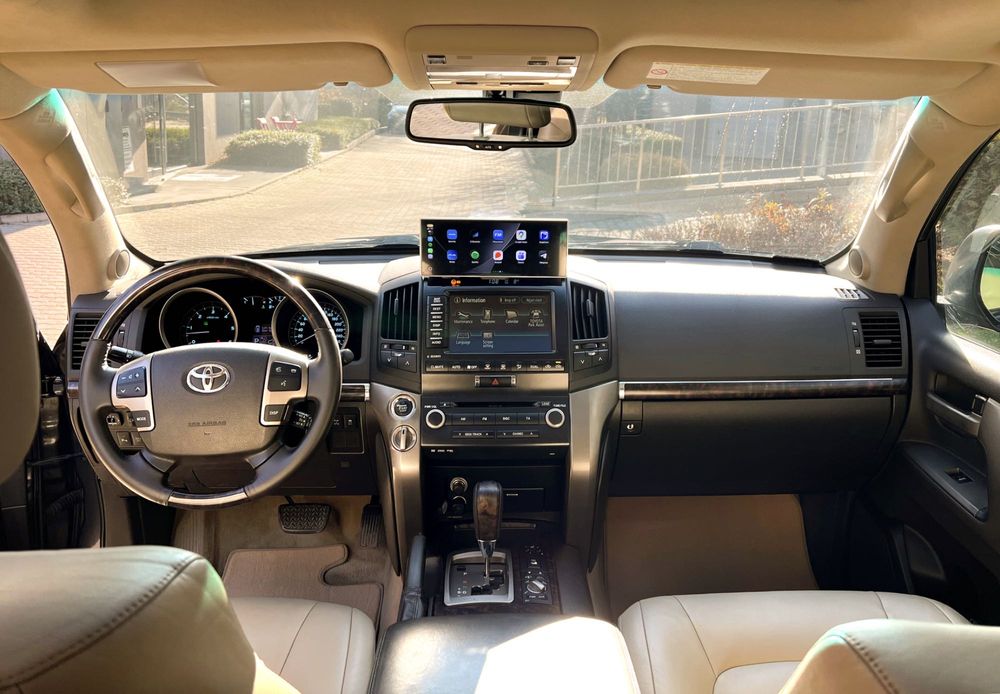 Toyota Land cruiser V8 200 1 Собственик