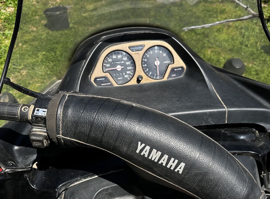 Sanie cu motor Yamaha Vmax 500 – stare foarte bună, raritate!