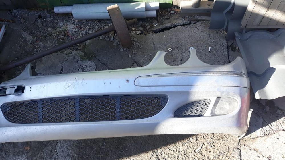 Продам передний бампер на Мерседес элеганс