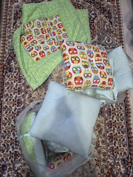 Отдам подушки в кроватку