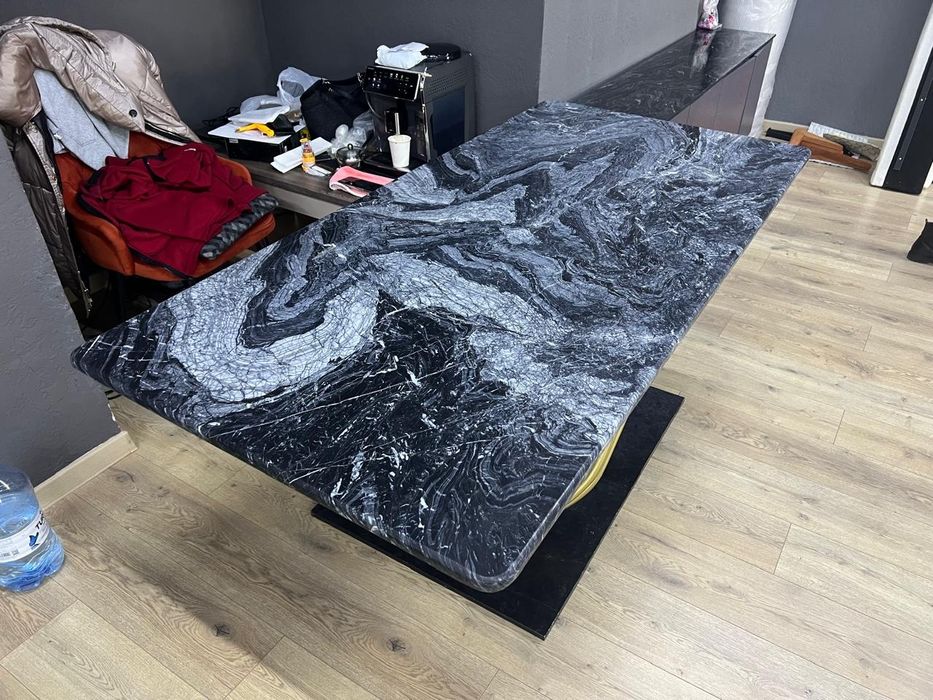 Продам стол срочно