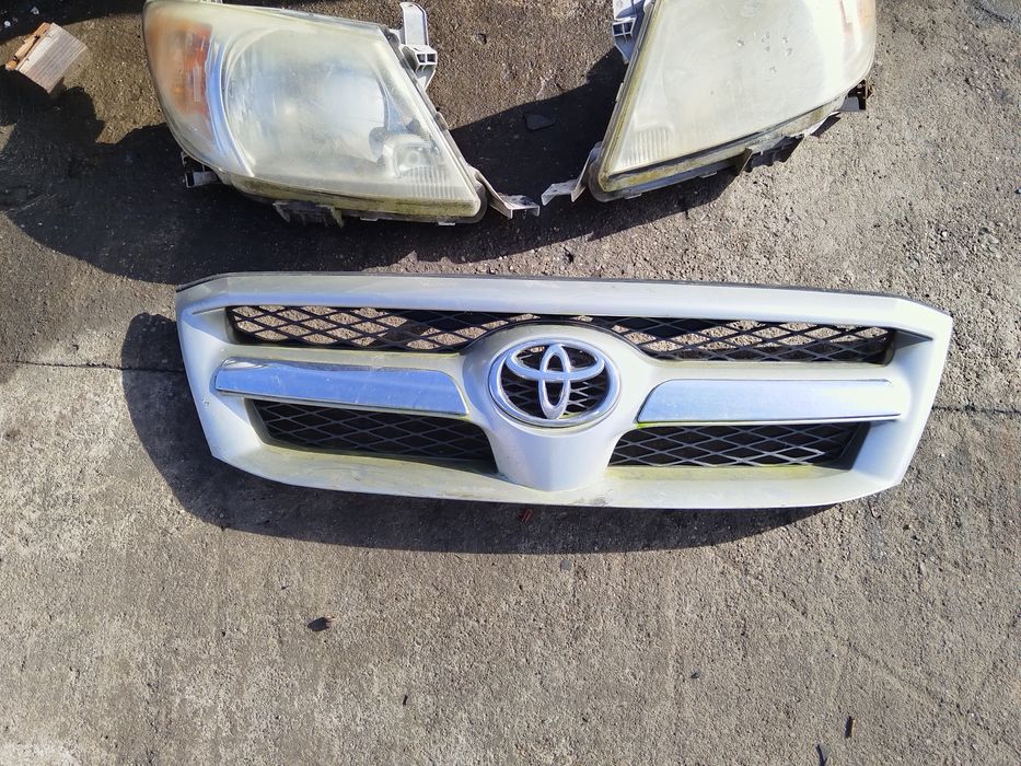 Grila bara fata Toyota Hilux