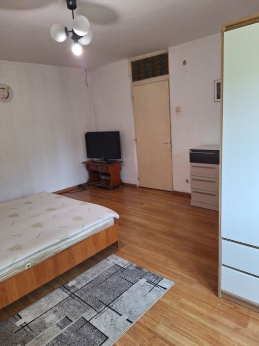 Închiriez garsoniera spațioasă 42mp centrala termică — fotografia 1
