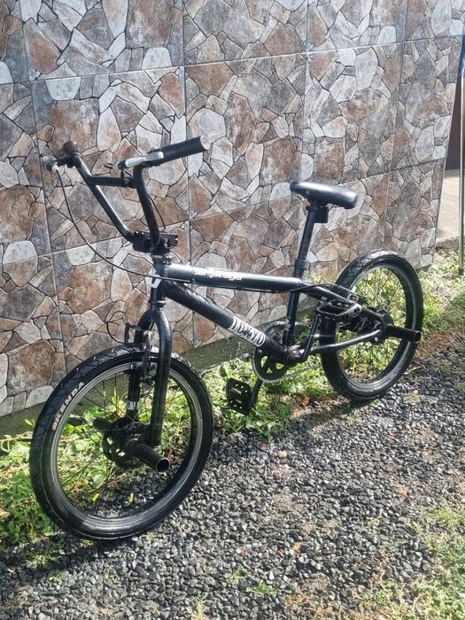 Vând bicicleta bmx