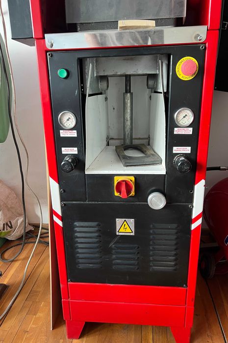 Presa talpa Pasanqui S 501, Utilaj Incaltaminte