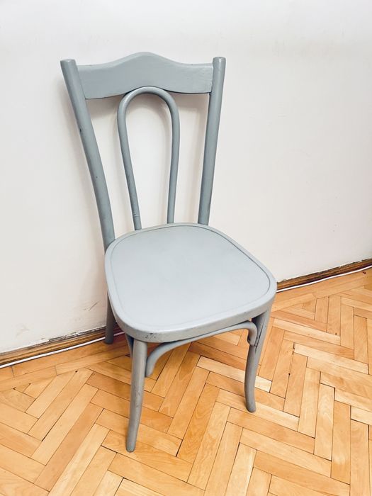 Scaun tip Thonet din lemn natural reconditionat vopsit gri