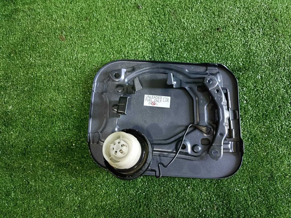 Лючок бензобака от Toyota Camry 50 55