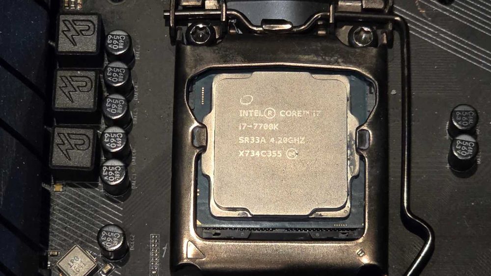 Placa de baza Gigabyte Z270X K5+ Procesor i7 7700k + 32gb Ram Kingston HyperX