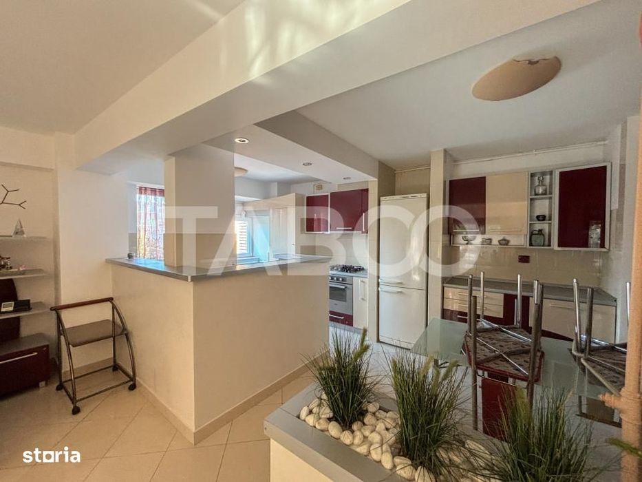 Apartament 4 camere de inchiriat in Piata Cipariu Centru