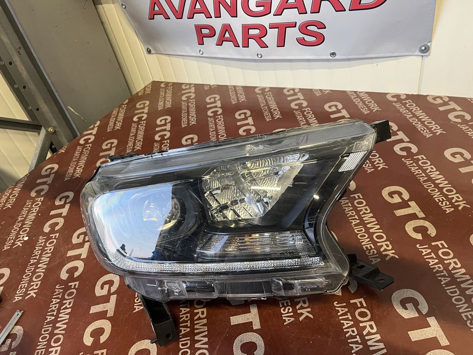 Фар Ford Ranger 2017