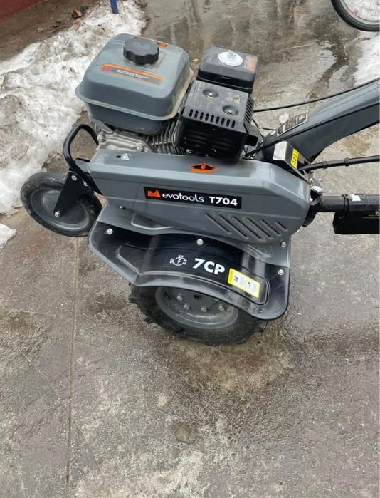 Motocultor cu remorcă