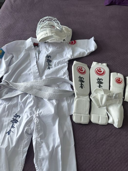 Детский кимоно для  каратэ с защитами