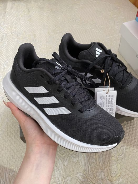 Маратонки Адидас нови с кутия 36.5