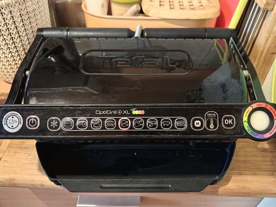 Grătar electric cu tava