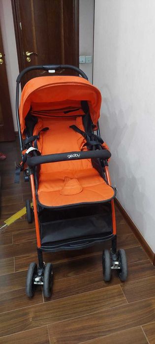 Детская прогулочная коляска