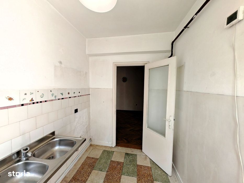 3 cam. deco., central, et. I – lângă Catedrala Inaltarea Domnului