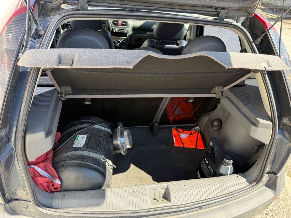 Opel Corsa C 1.2 2002 в движение