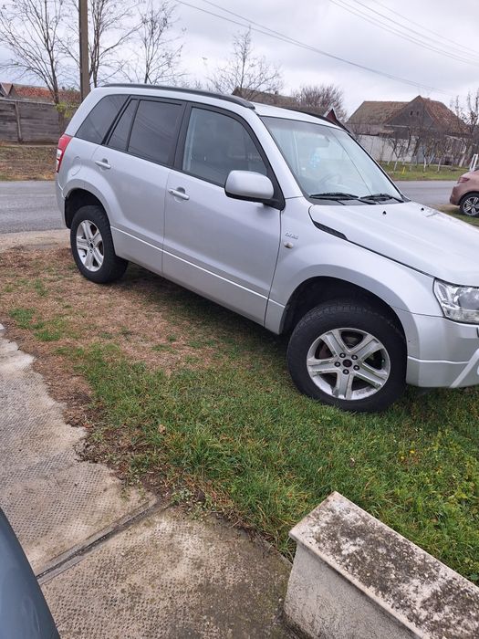 Vând Suzuki grand vitara