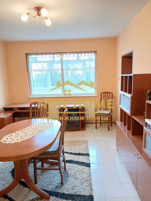 Светъл, слънчев, топъл апартамент под наем.