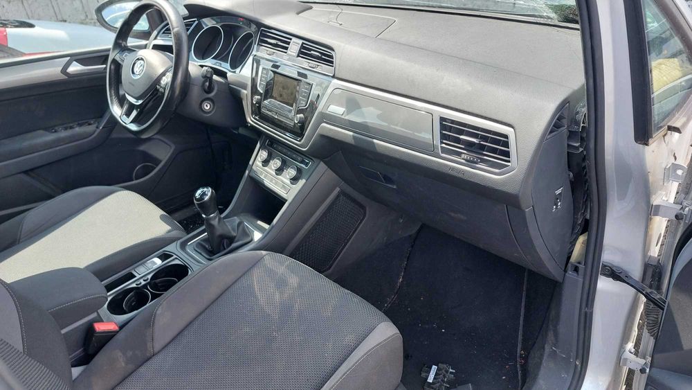 Usi,elemente interior volkswagen touran 2018 ,7 locuri,volan pe stanga