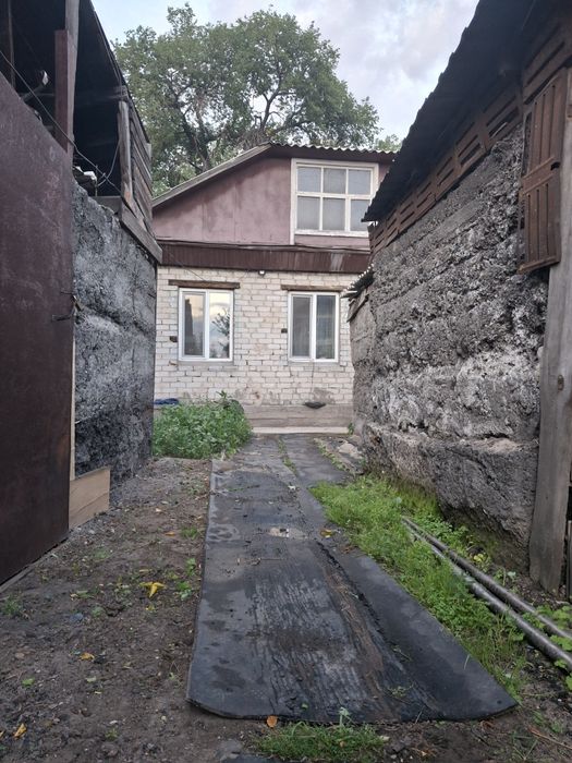 Продам кирпичный дом, 4 комнаты. Район Роща